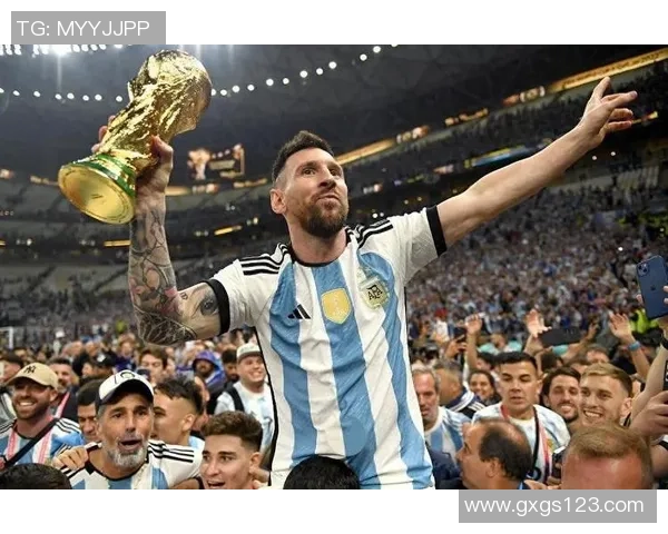 历史足球中锋巨星盘点 从贝利到梅西的传奇征程